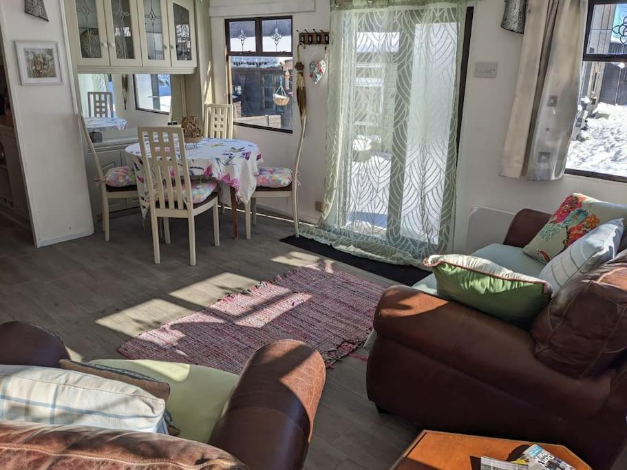 Ferny Roost Cabin. レクサム エクステリア 写真